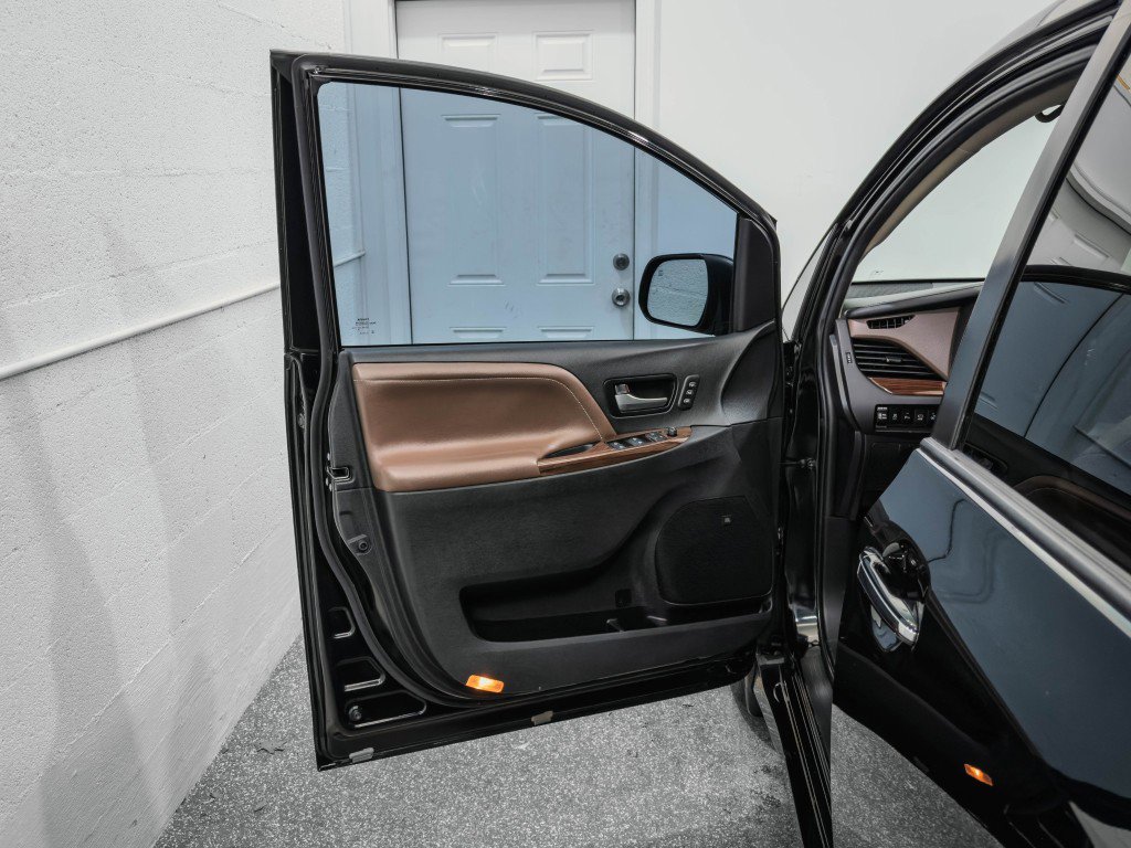Used 2020 Toyota Sienna Limited Premium w/ Carpet Mat Package AWD/4WD image 11