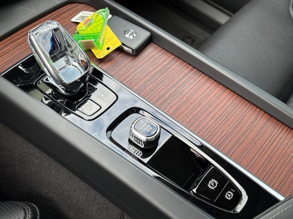 Used 2023 Volvo XC60 B5 Ultimate w/ Climate Package image 21