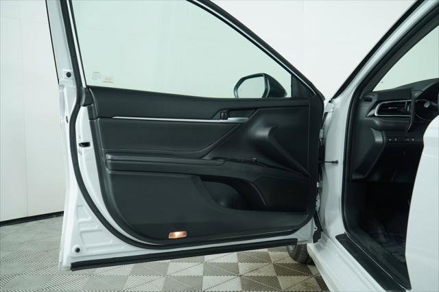 Used 2018 Toyota Camry XSE FWD image 24