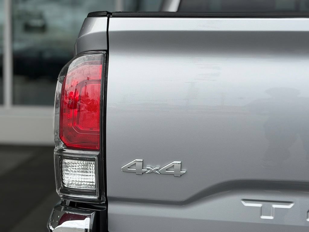 Certified 2019 Toyota Tacoma SR5 AWD/4WD image 11