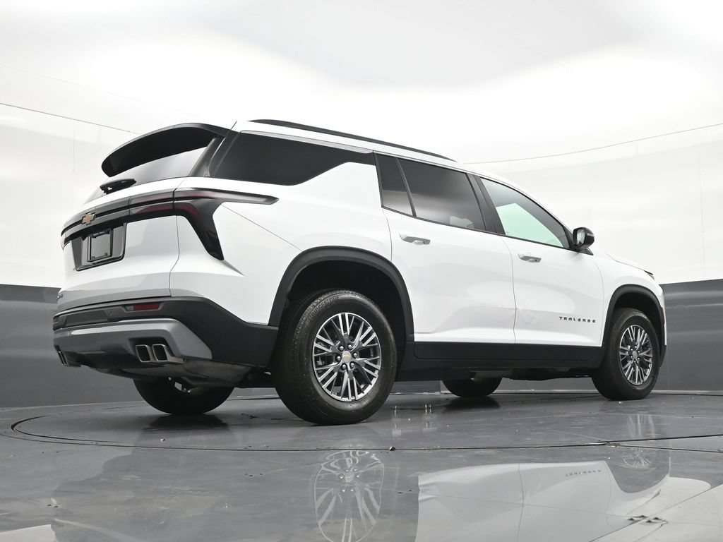 Used 2025 Chevrolet Traverse LT FWD image 29