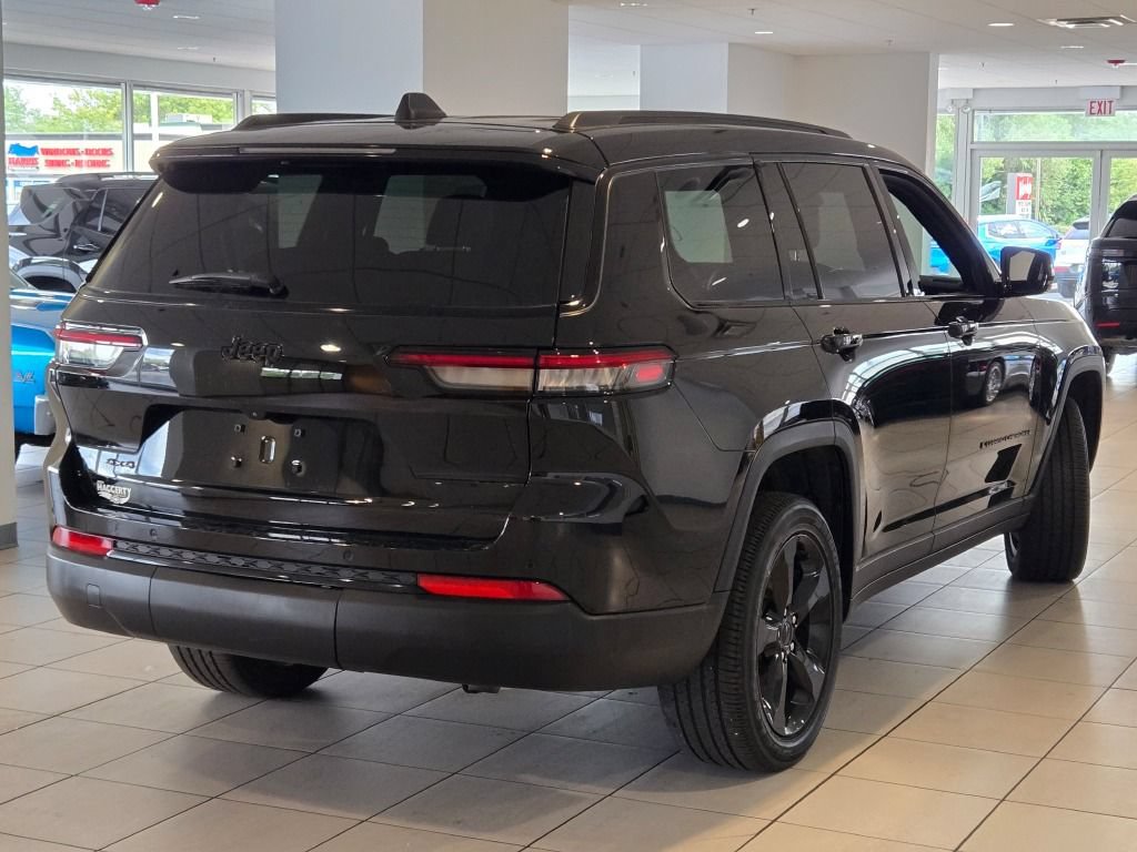 Used 2023 Jeep Grand Cherokee L Laredo AWD/4WD image 11