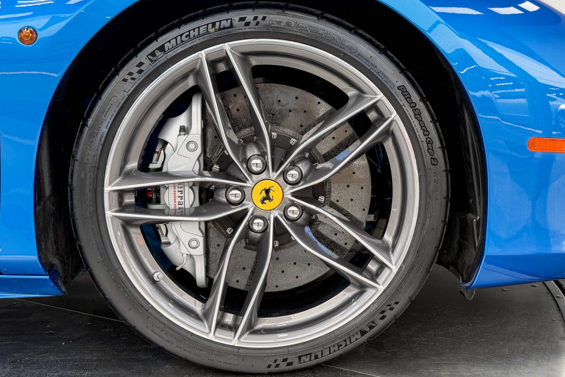 Used 2018 Ferrari 488 Spider RWD image 28