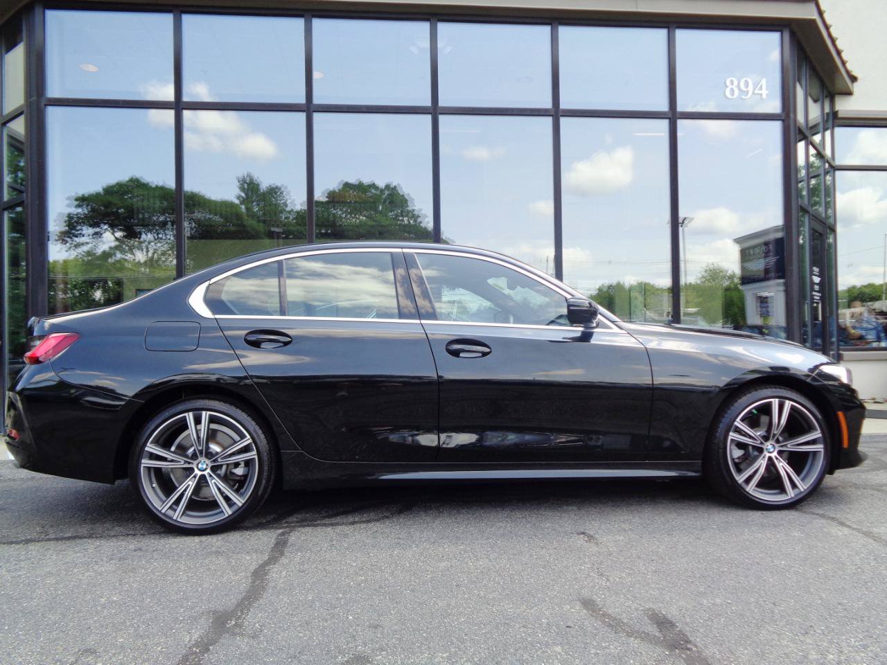 Used 2023 BMW 330i xDrive Sedan w/ Premium Package AWD/4WD image 4