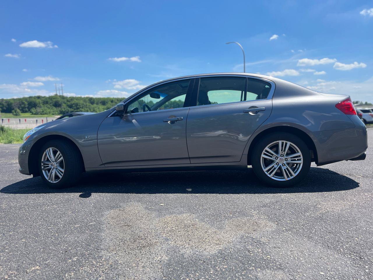 Used 2015 INFINITI Q40 AWD w/ Moonroof Package image 12