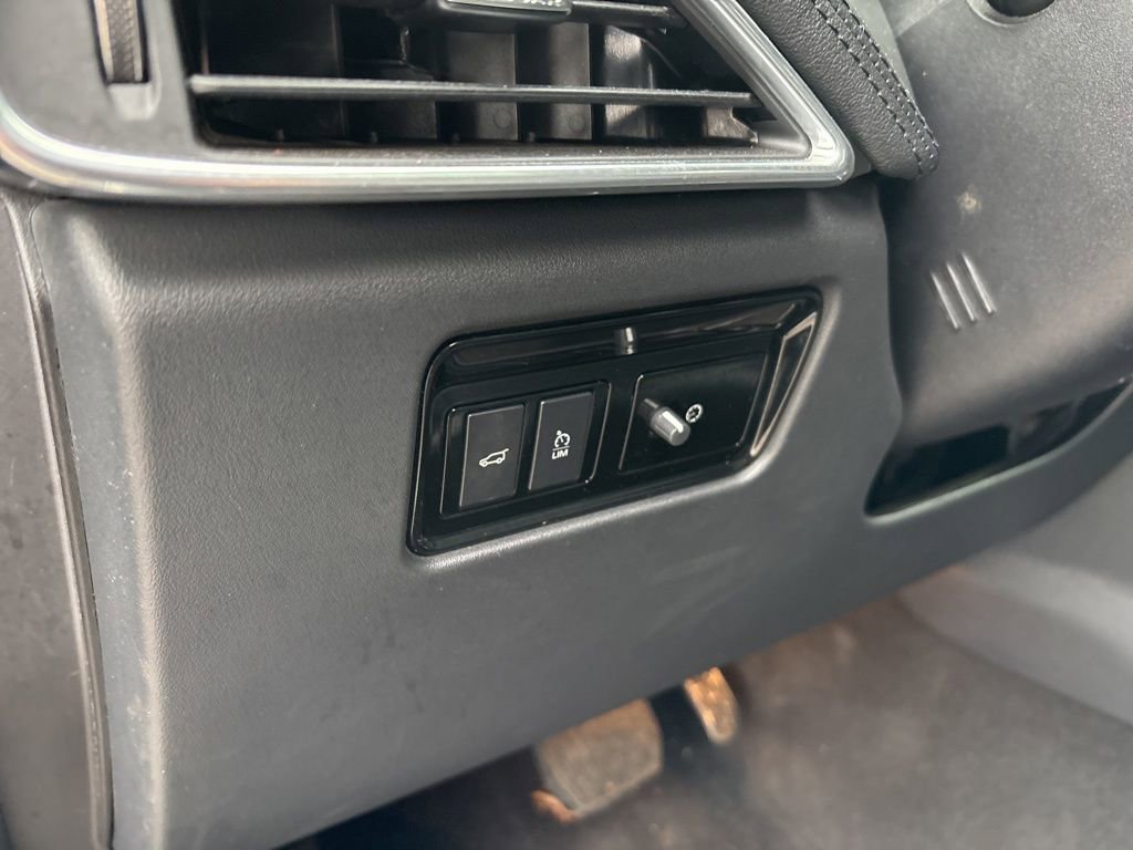 Used 2020 Jaguar F-PACE Prestige image 18