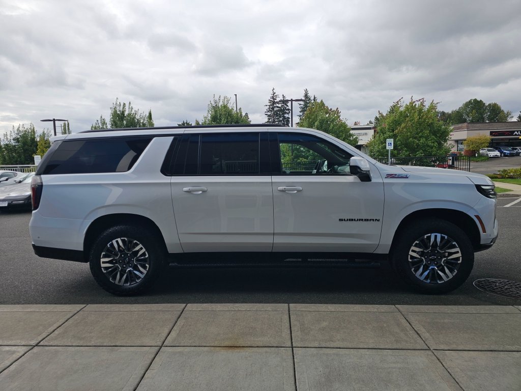 Used 2025 Chevrolet Suburban Z71 AWD/4WD image 8