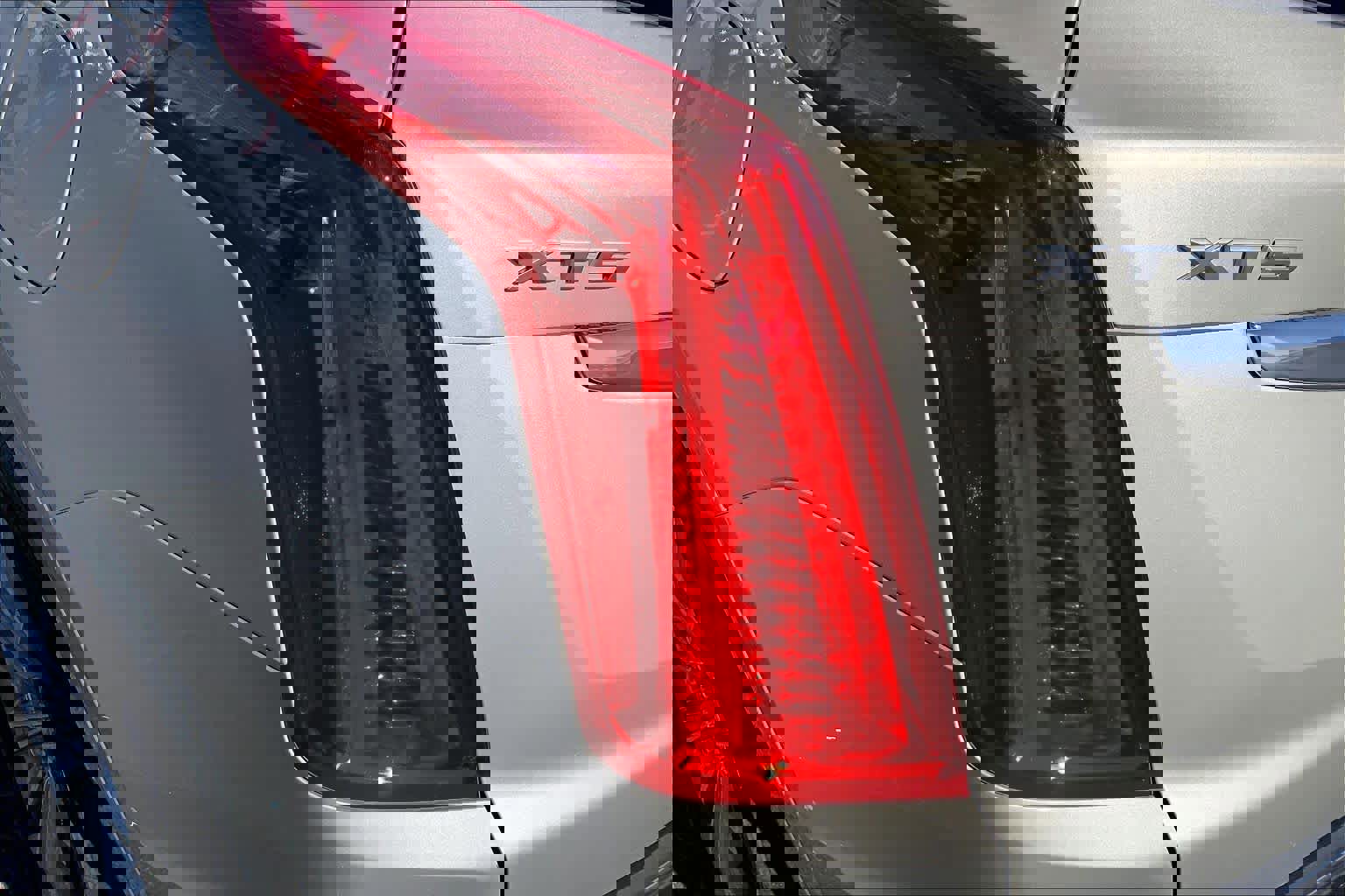 Used 2017 Cadillac XT5 Luxury w/ Driver Awareness Package FWD image 29