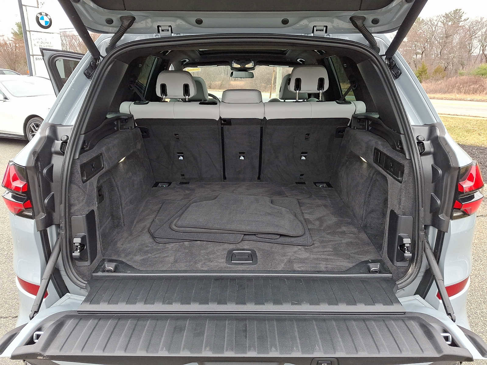 Used 2024 BMW X5 xDrive40i w/ M Sport Package image 28