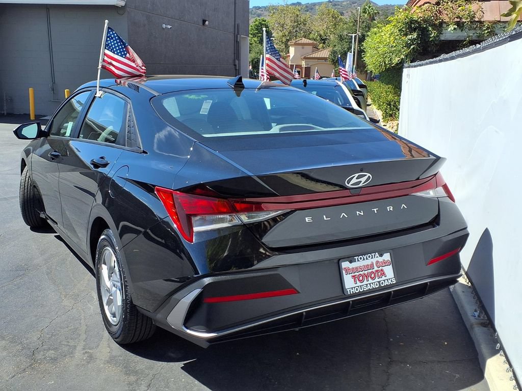 Used 2024 Hyundai Elantra SE FWD image 5