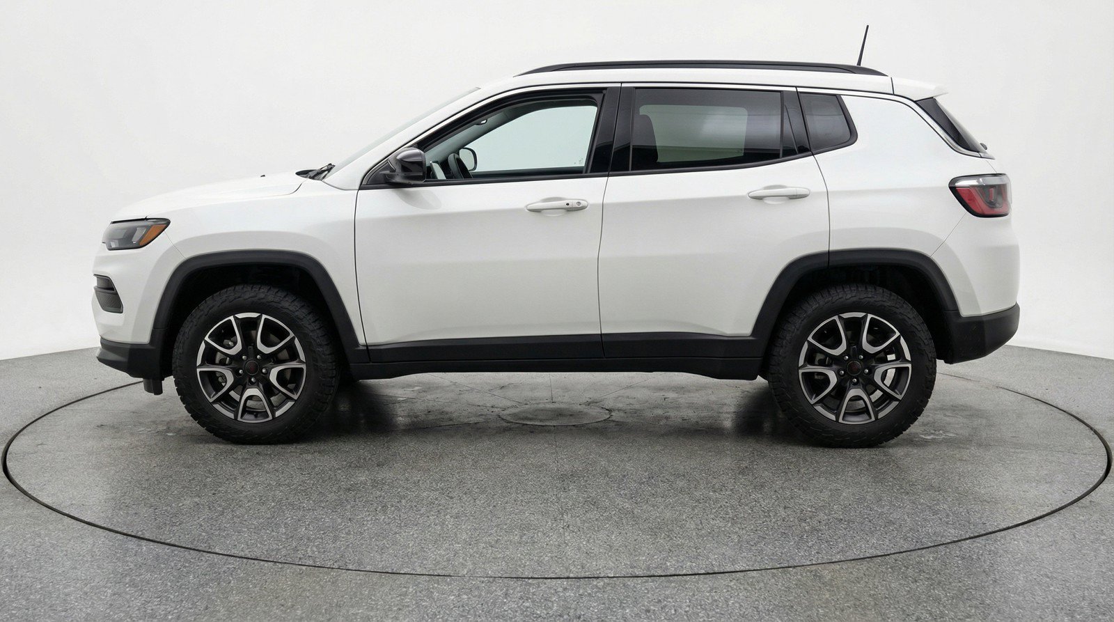 Used 2025 Jeep Compass Trailhawk AWD/4WD image 5