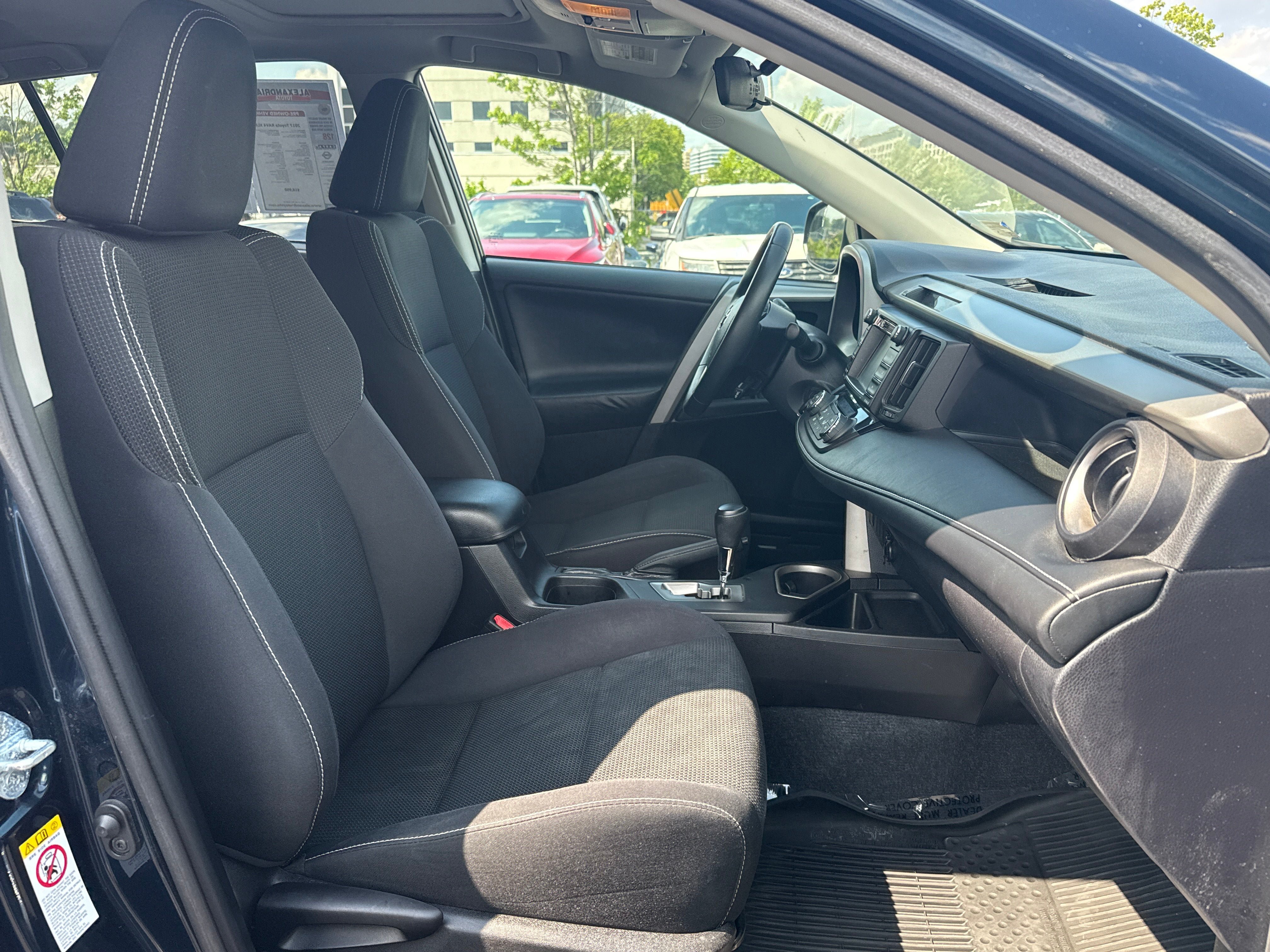 Used 2017 Toyota RAV4 XLE w/ Carpet Mat Package AWD/4WD image 21