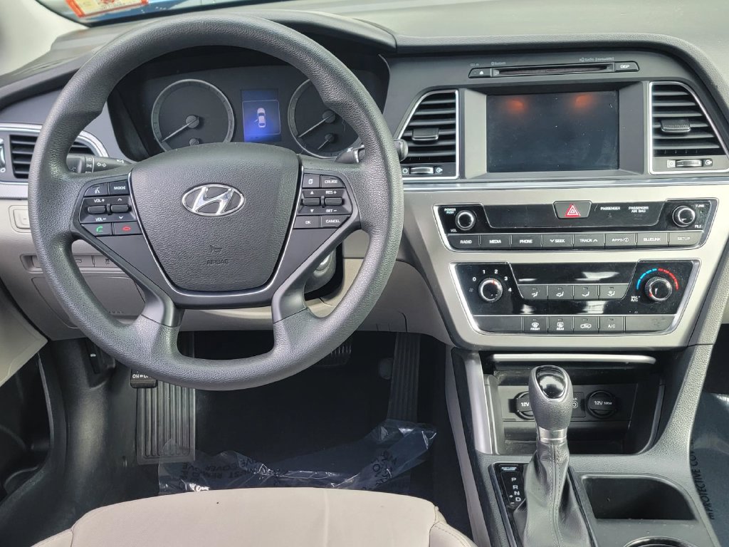 Used 2017 Hyundai Sonata SE FWD image 16