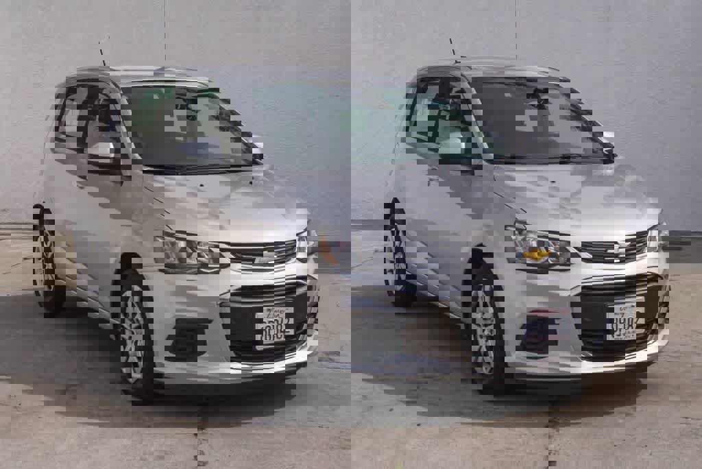 Used 2020 Chevrolet Sonic LT image 3