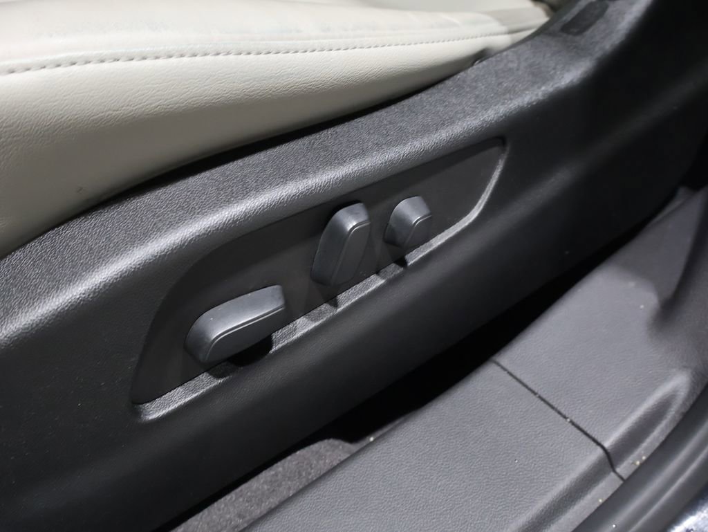 Used 2023 Cadillac XT4 Premium Luxury image 13