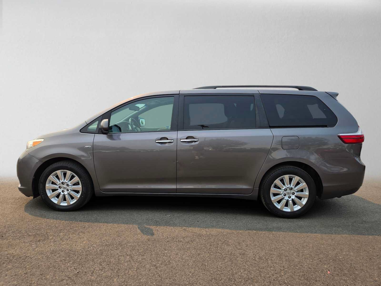 Used 2016 Toyota Sienna XLE Premium AWD/4WD image 6