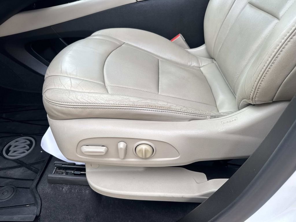 Used 2018 Buick Enclave Essence FWD image 17