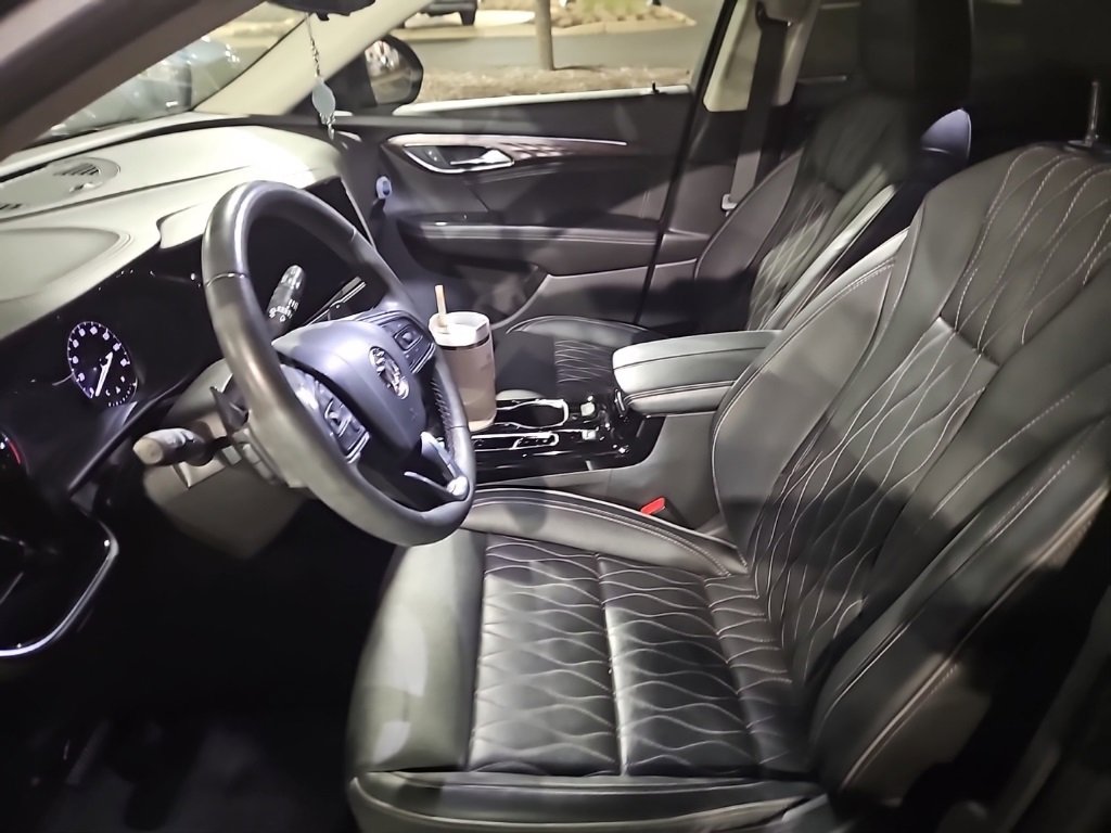 Used 2021 Buick Envision Avenir w/ Technology Package II image 4