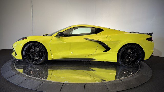Used 2024 Chevrolet Corvette Stingray Premium Cpe w/ Z51 Performance Package RWD image 23