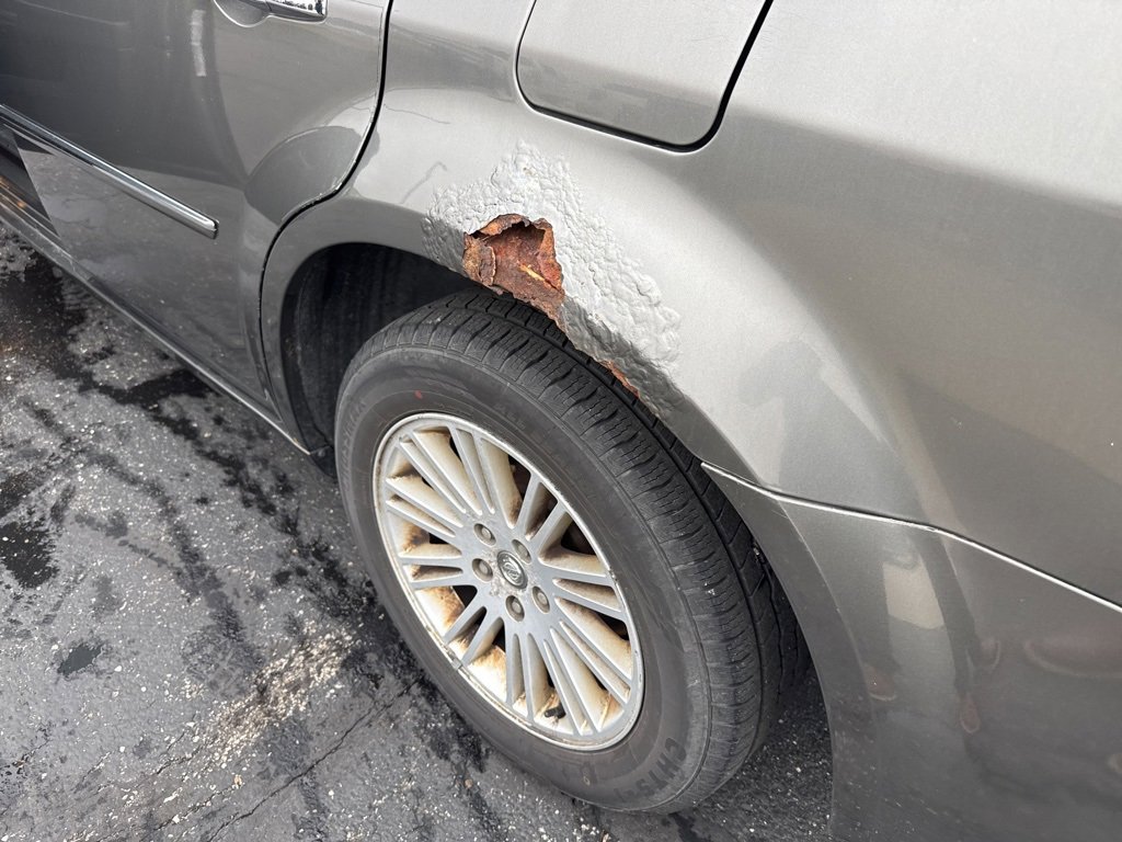 Used 2010 Chrysler 300 Touring image 9