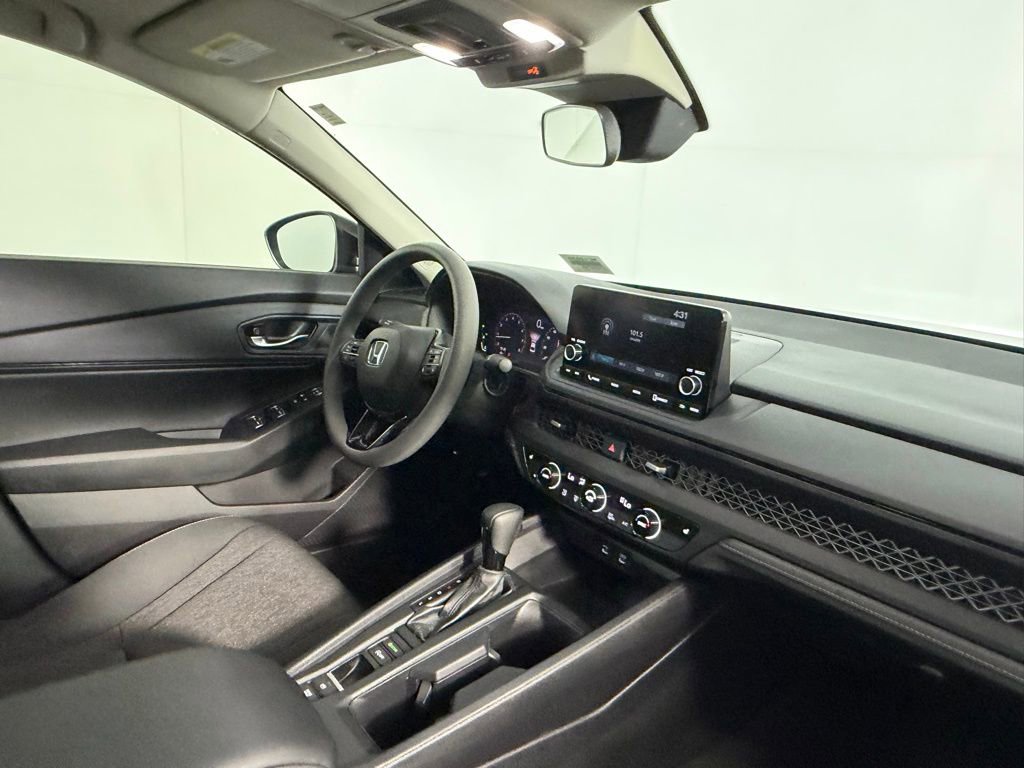Used 2025 Honda Accord SE image 30