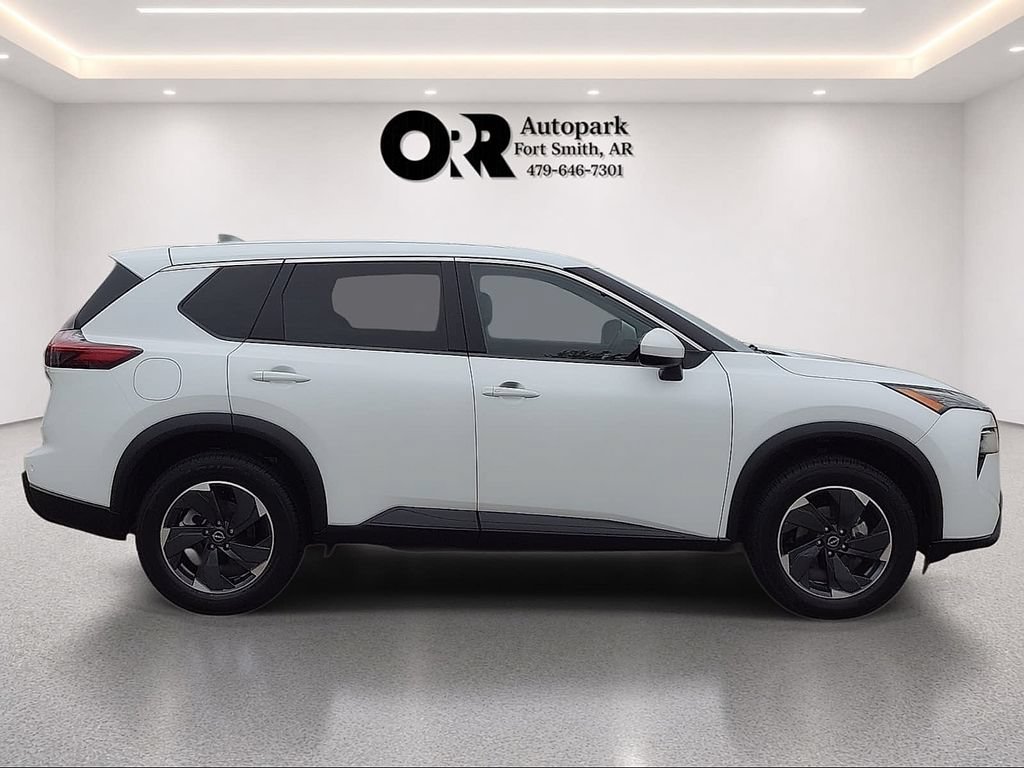 Used 2025 Nissan Rogue SV FWD image 6