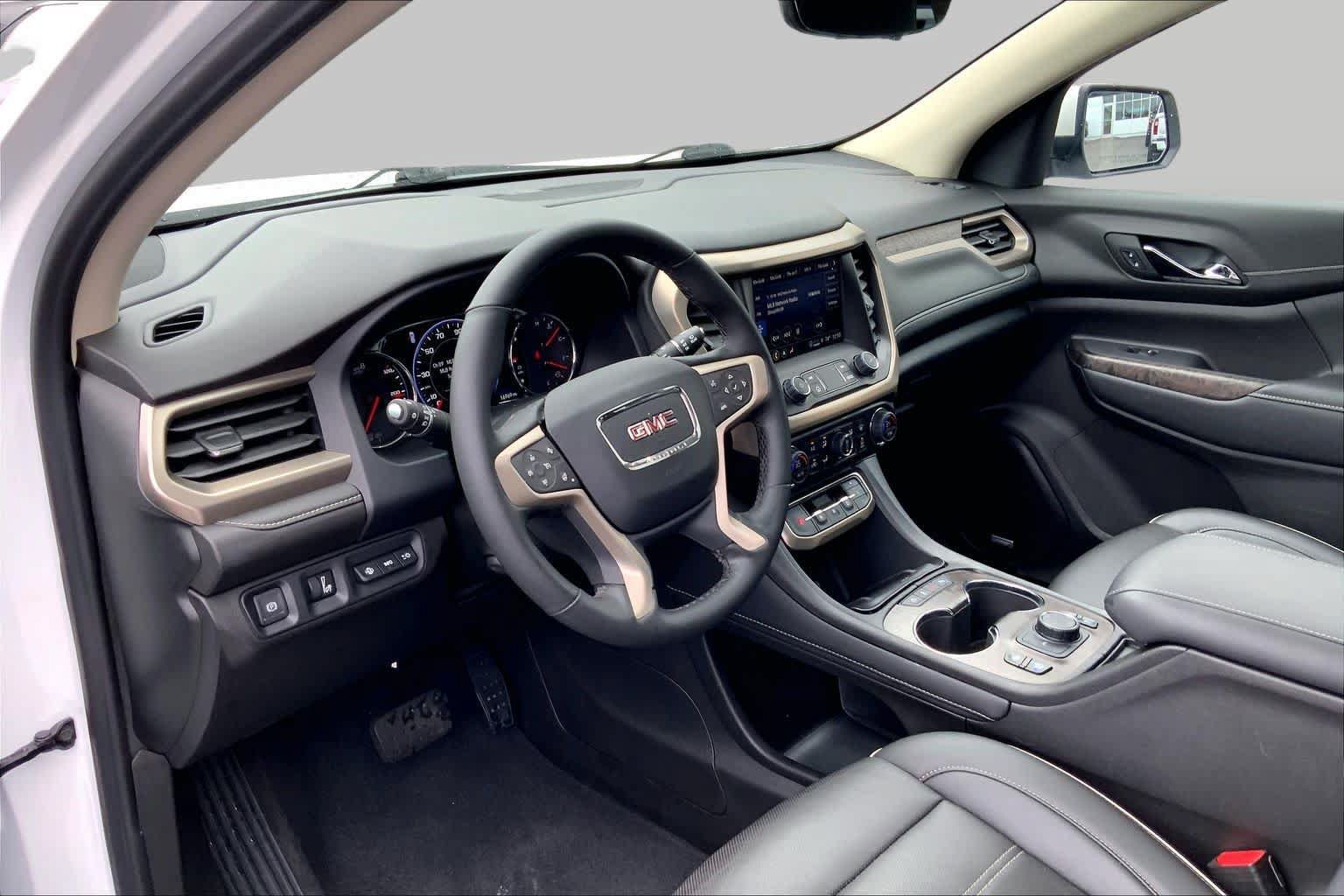 Used 2023 GMC Acadia Denali w/ Denali Technology Package AWD/4WD image 17