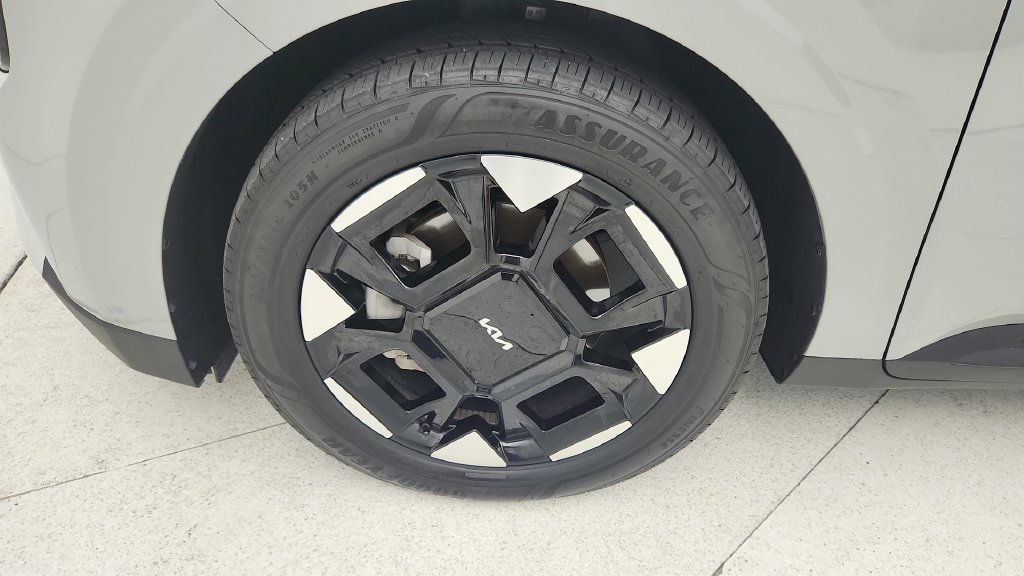 Used 2026 Kia Carnival EX FWD image 29