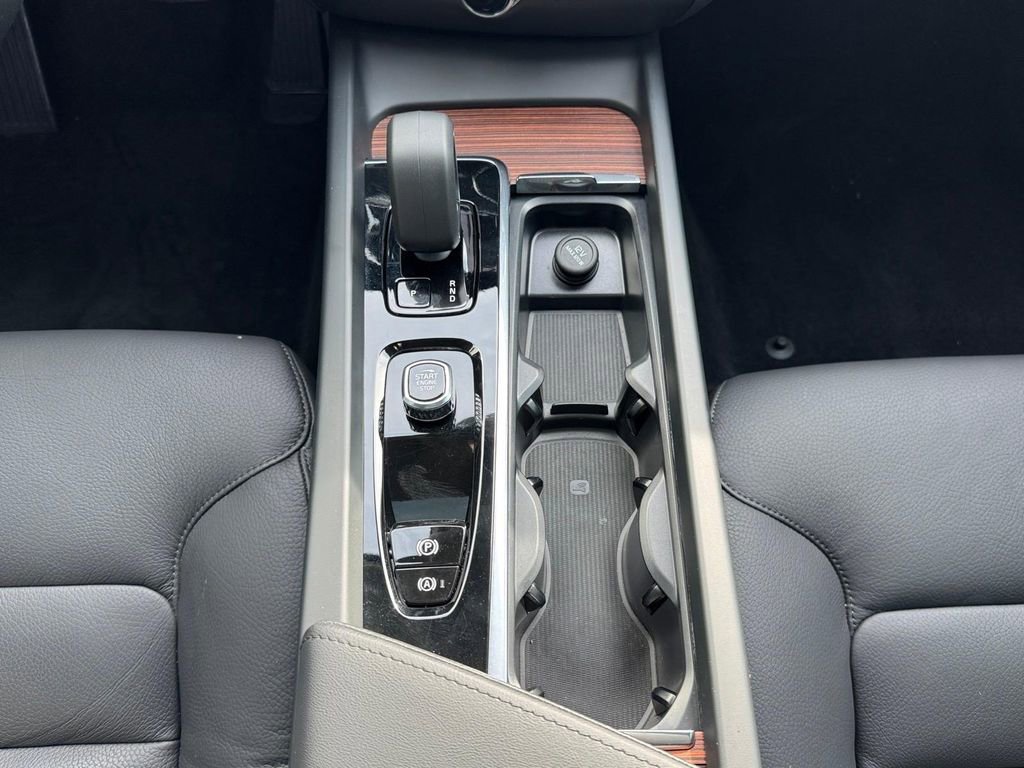 Used 2026 Volvo V60 B5 Cross Country Plus w/ Climate Package image 15