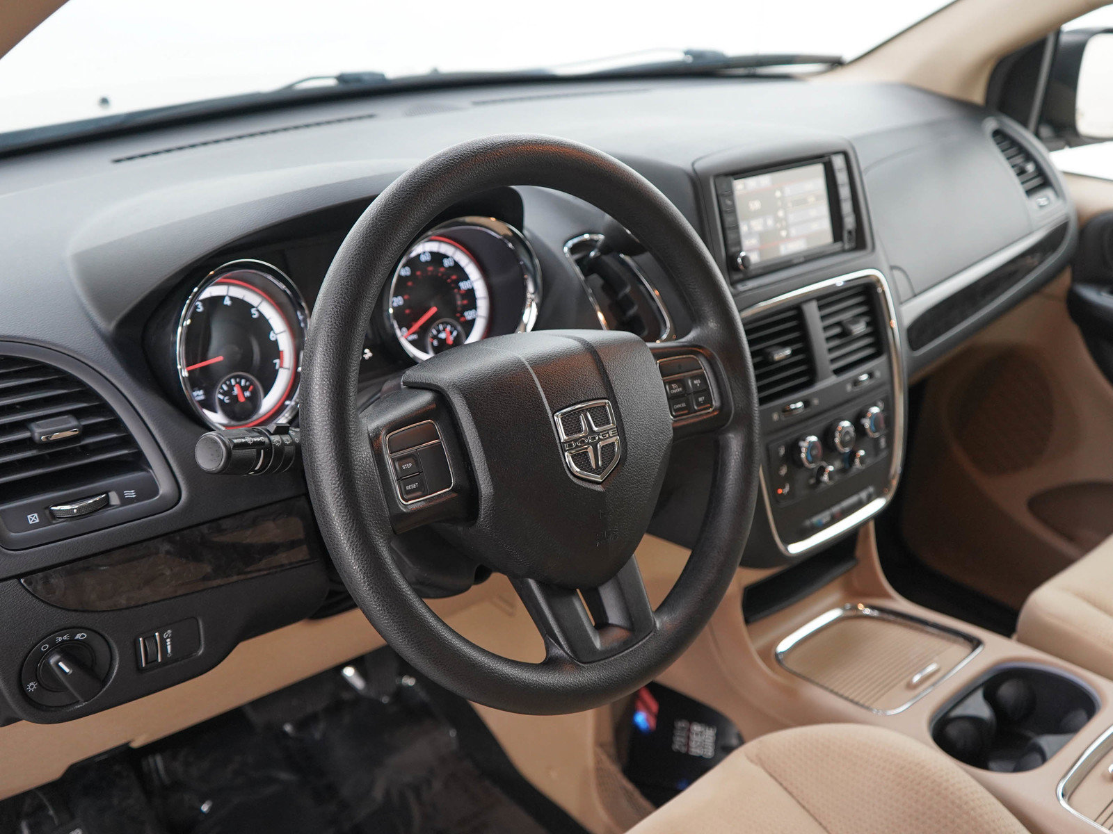 Used 2015 Dodge Grand Caravan SXT FWD image 23
