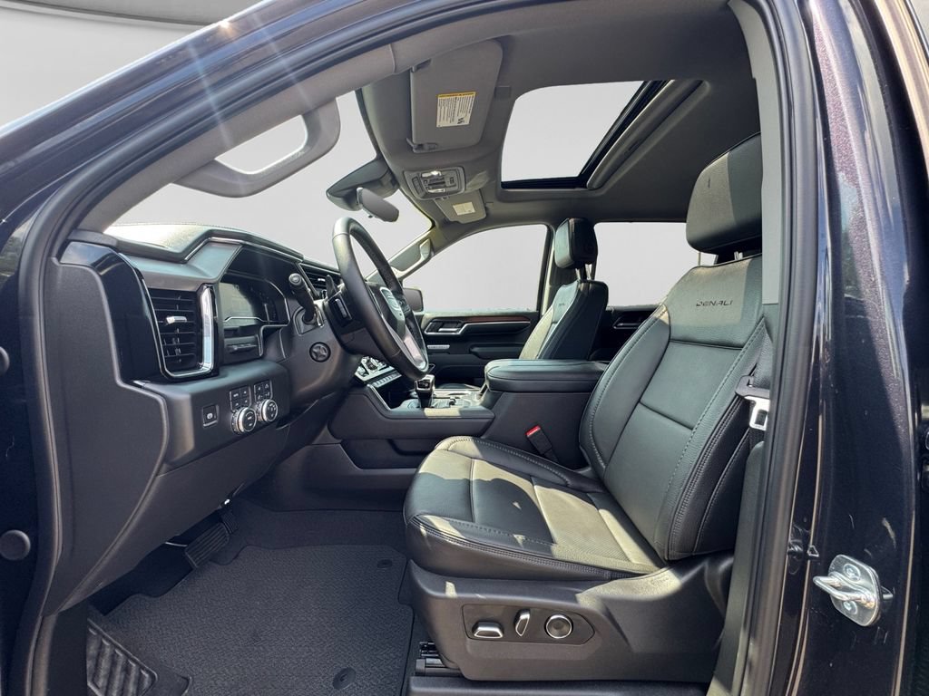 Used 2025 GMC Sierra 1500 Denali w/ Technology Package AWD/4WD image 19