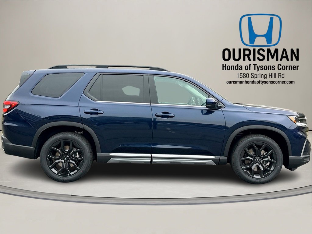 New 2025 Honda Pilot Touring image 2