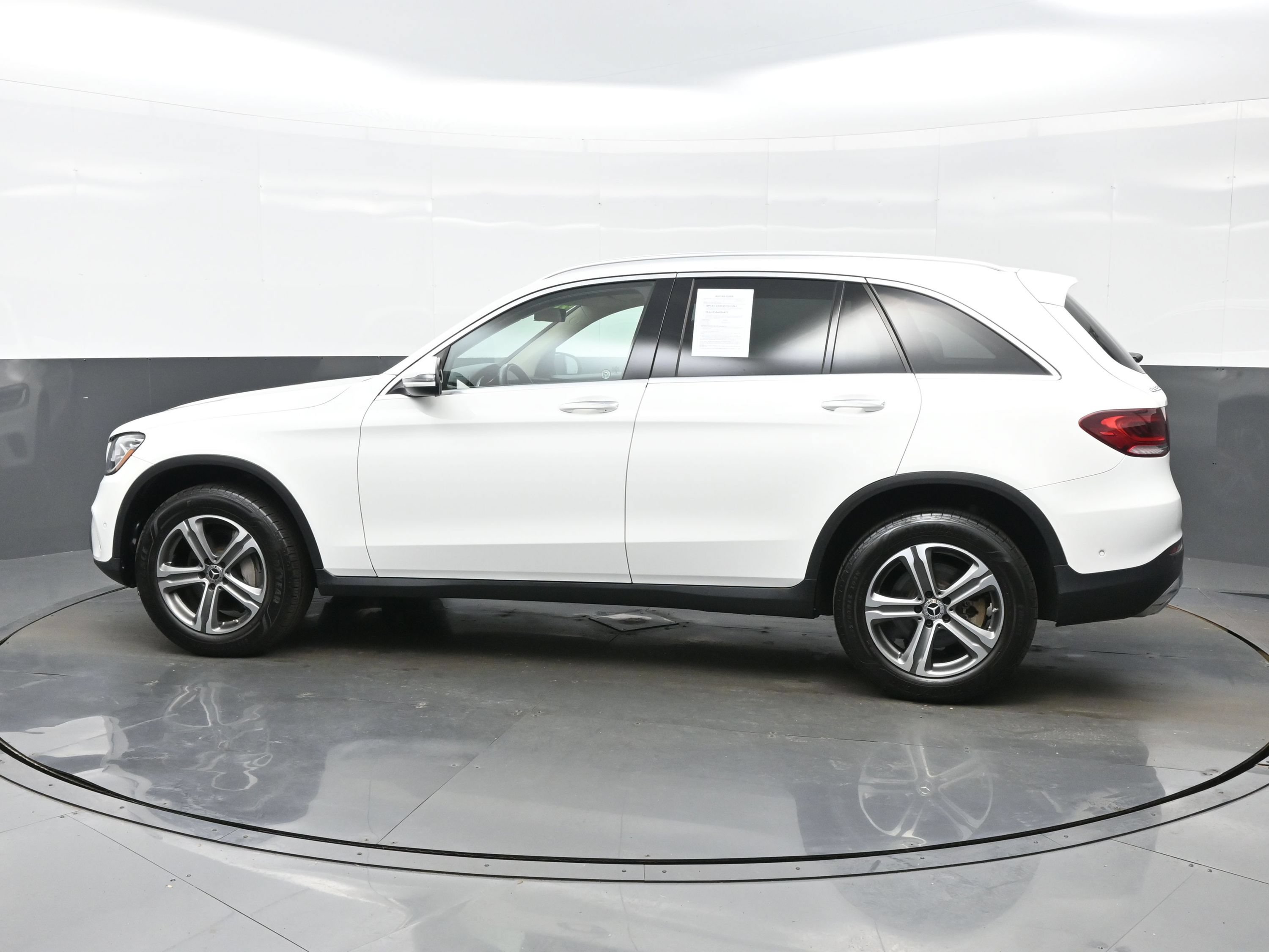 Used 2021 Mercedes-Benz GLC 300 image 3