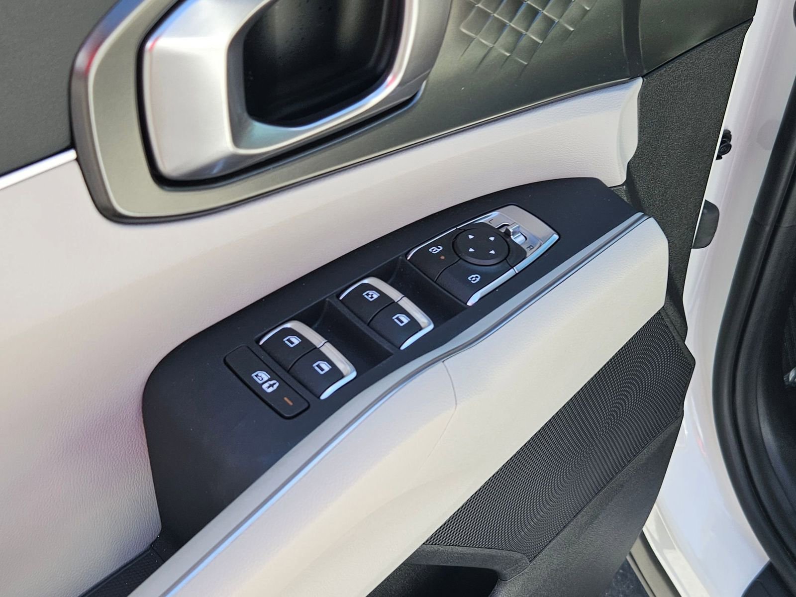 Used 2025 Kia Sorento EX image 12