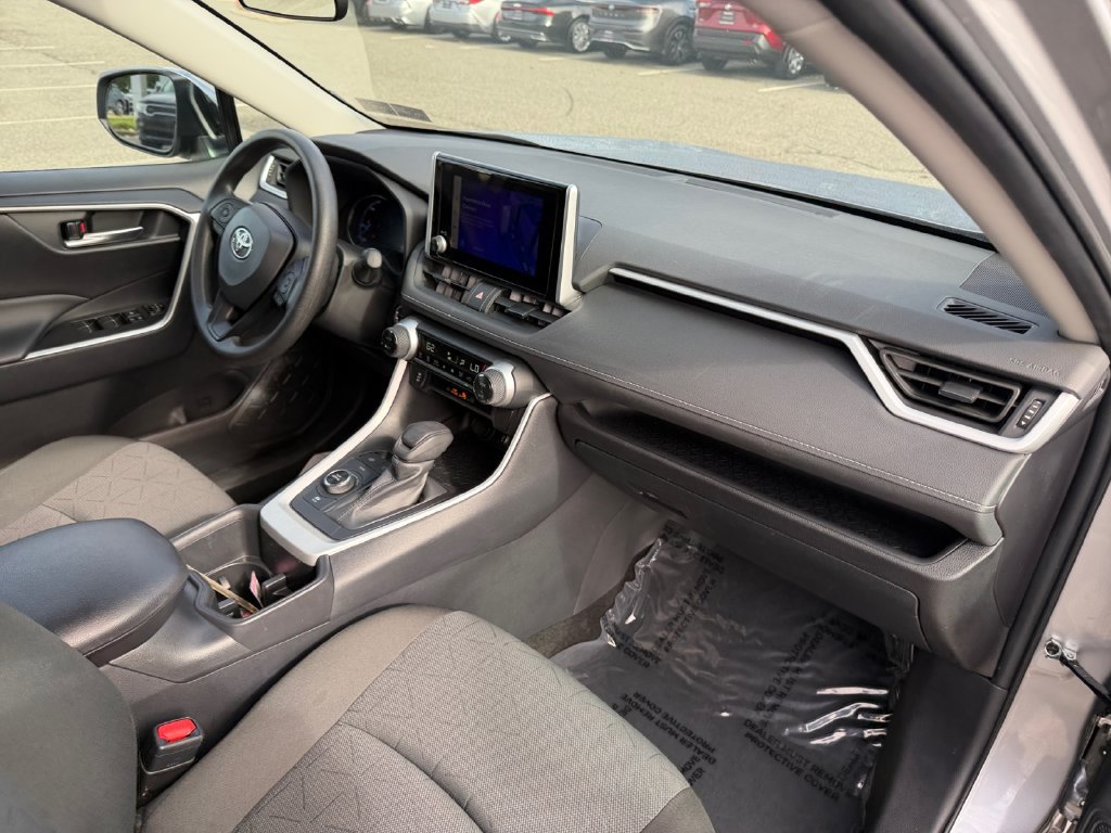 Used 2025 Toyota RAV4 XLE AWD/4WD image 16