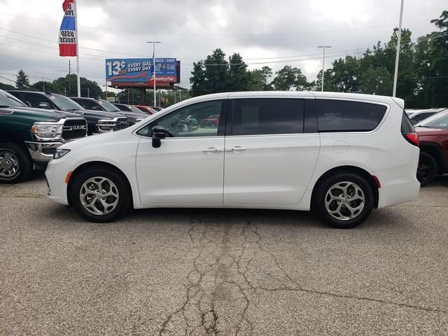 Used 2024 Chrysler Pacifica Limited FWD image 7