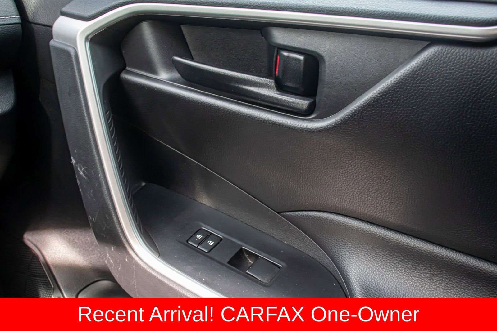 Used 2021 Toyota RAV4 LE image 22