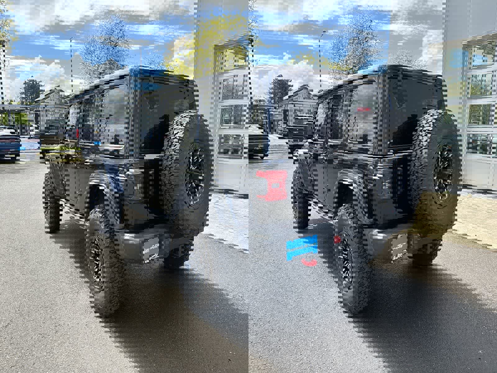 Used 2025 Jeep Wrangler Unlimited Rubicon image 3