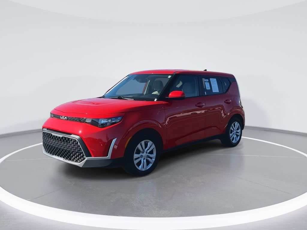 Used 2025 Kia Soul LX FWD image 4