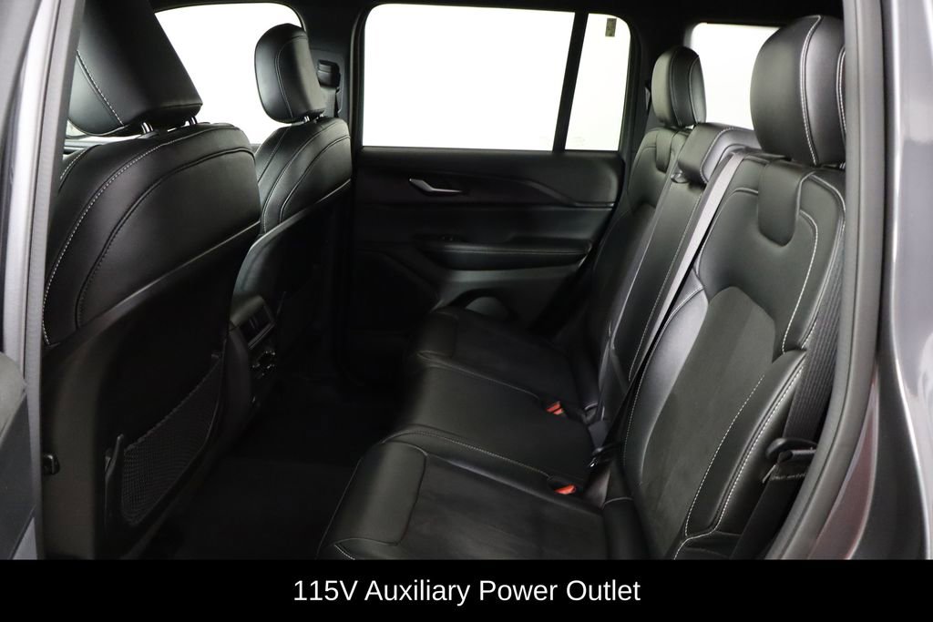 Used 2023 Jeep Grand Cherokee Altitude RWD image 14