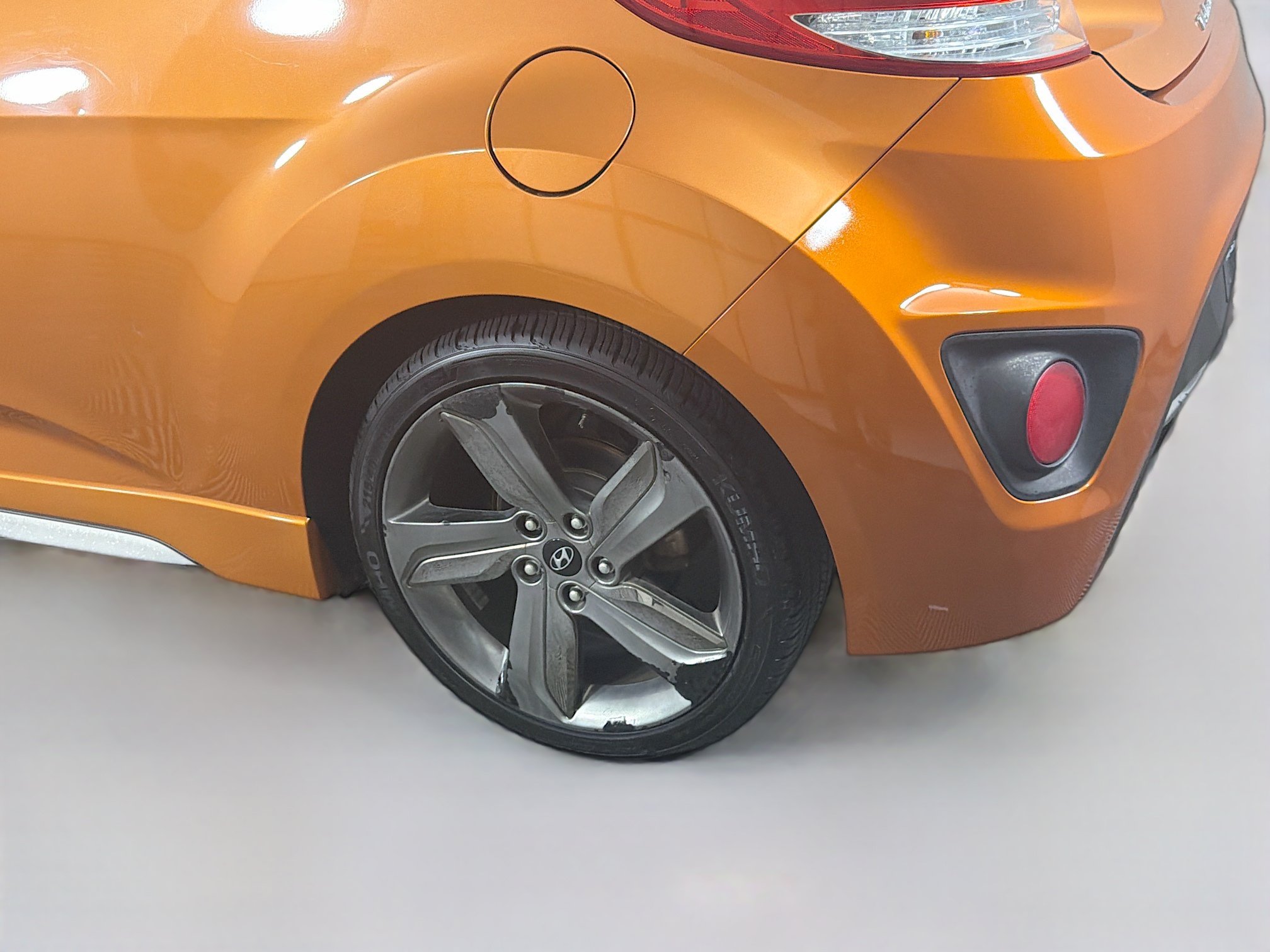 Used 2015 Hyundai Veloster Turbo FWD image 11
