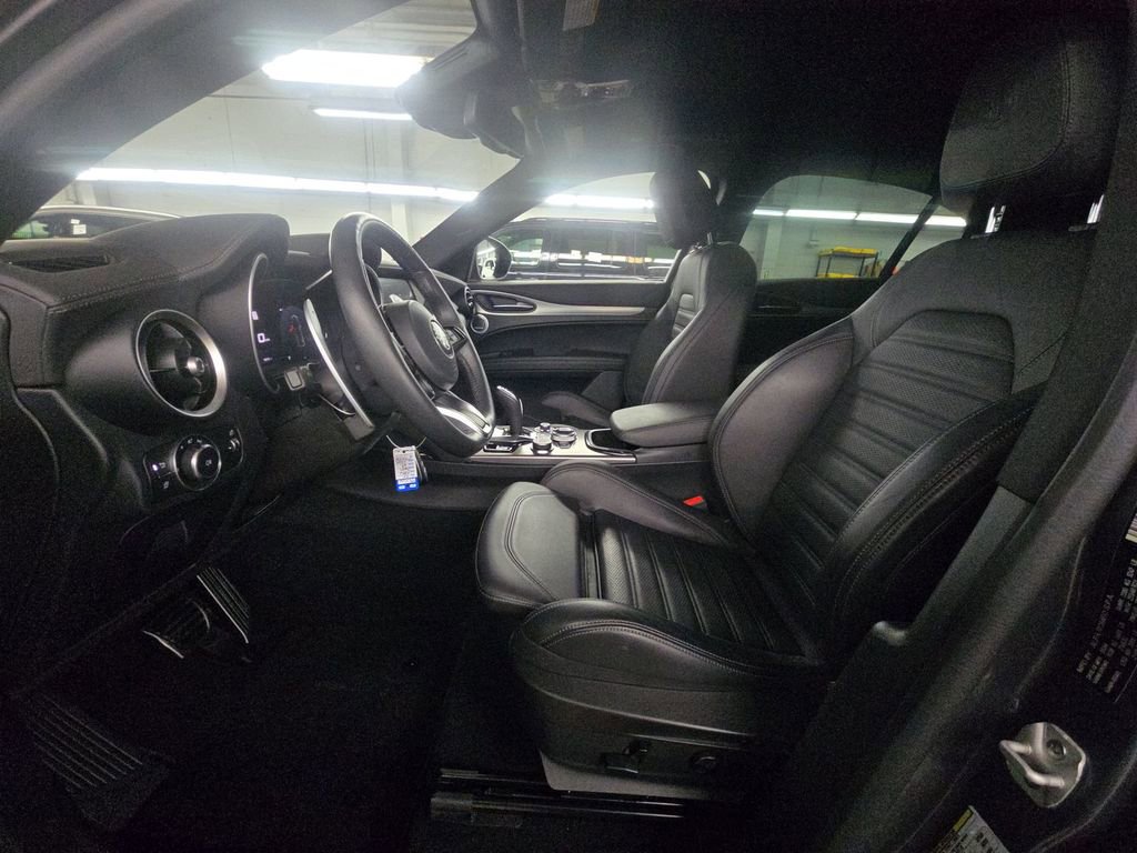 Used 2024 Alfa Romeo Stelvio Veloce image 5