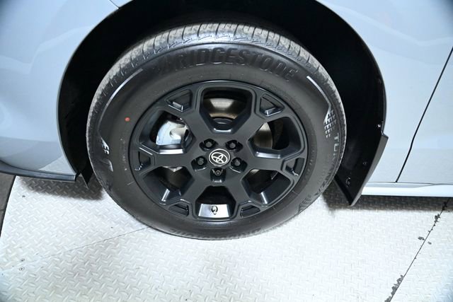 Used 2025 Toyota Sienna XLE Woodland Edition image 19