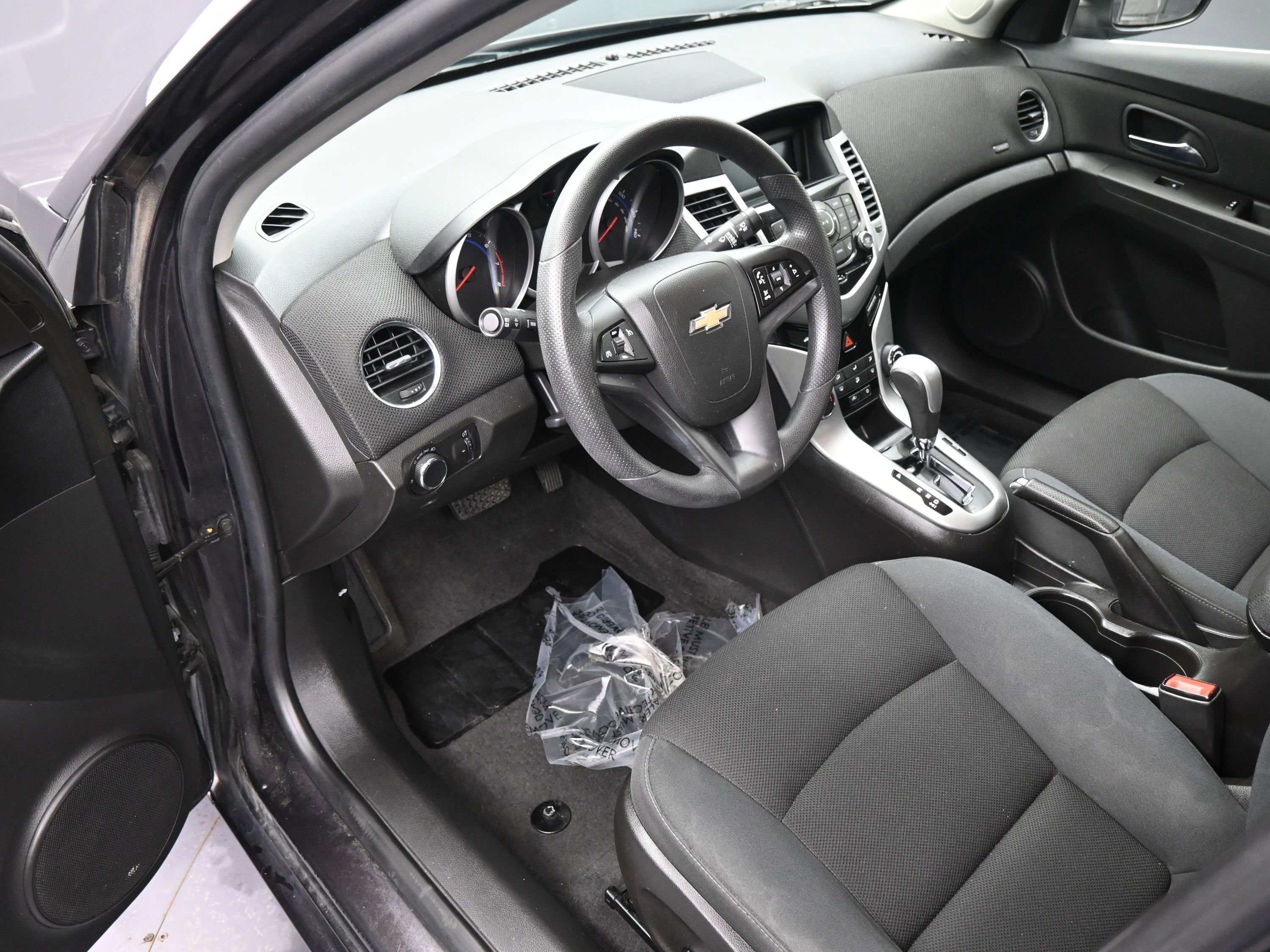 Used 2015 Chevrolet Cruze LT image 12