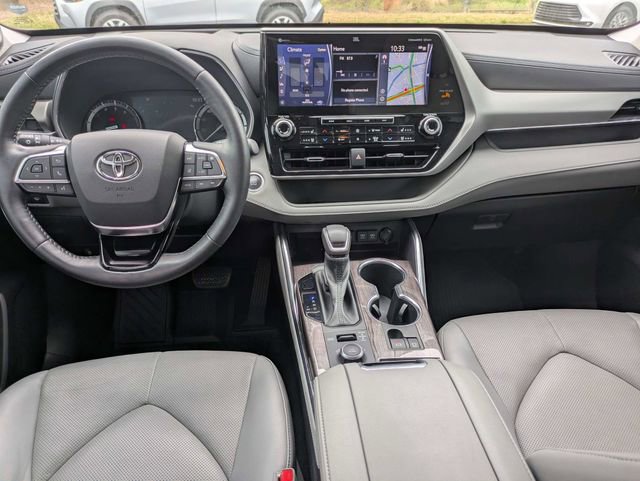 Used 2021 Toyota Highlander Platinum image 17