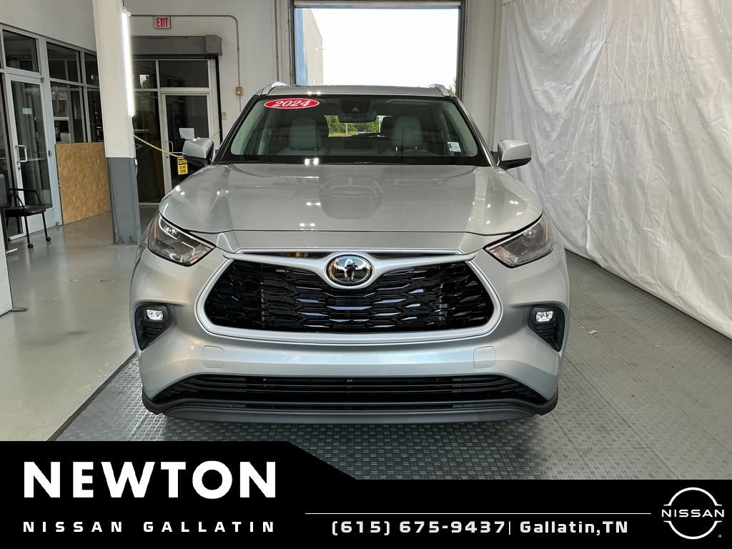 Used 2024 Toyota Highlander XLE AWD/4WD image 26