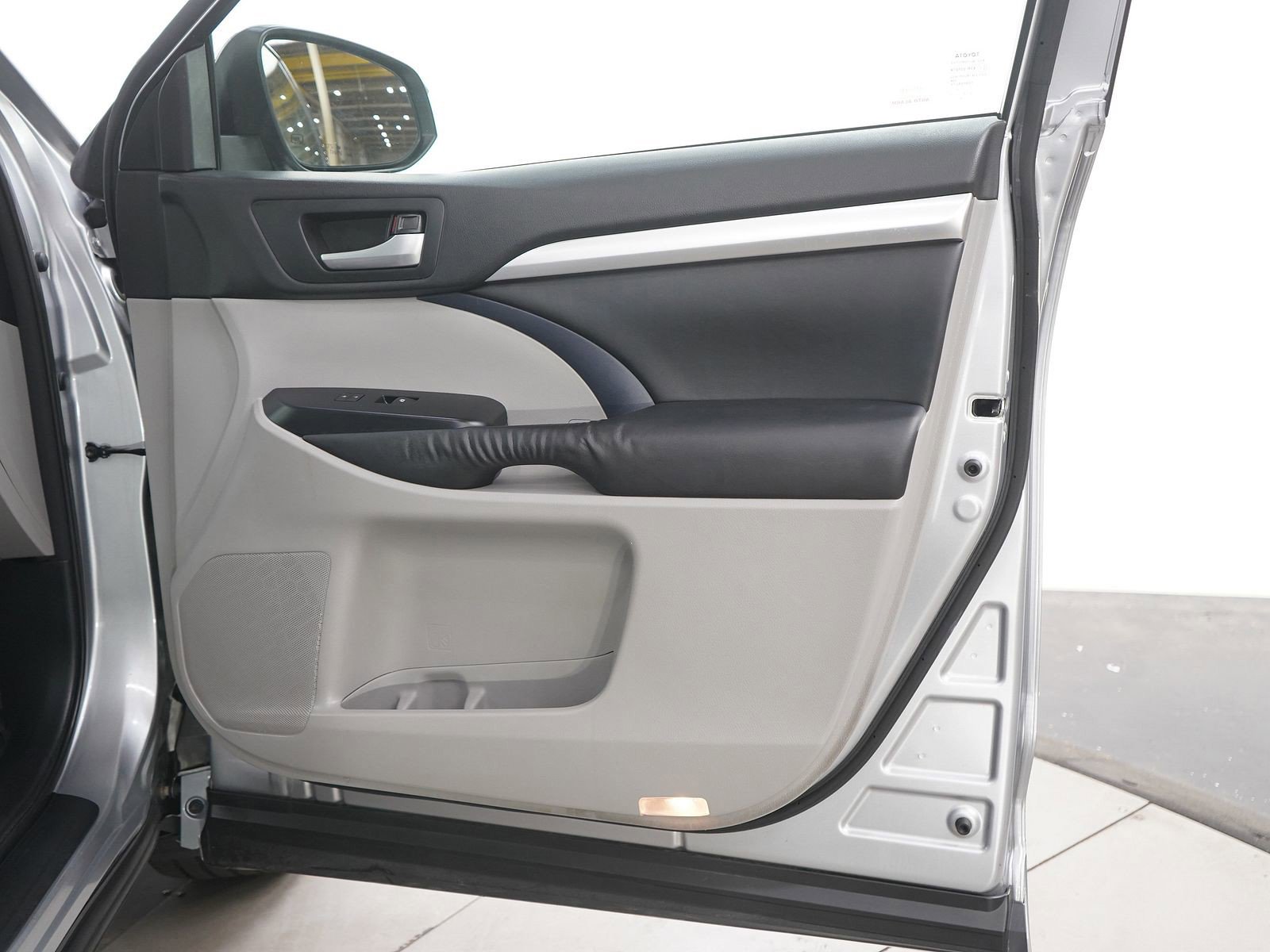 Used 2015 Toyota Highlander XLE AWD/4WD image 9