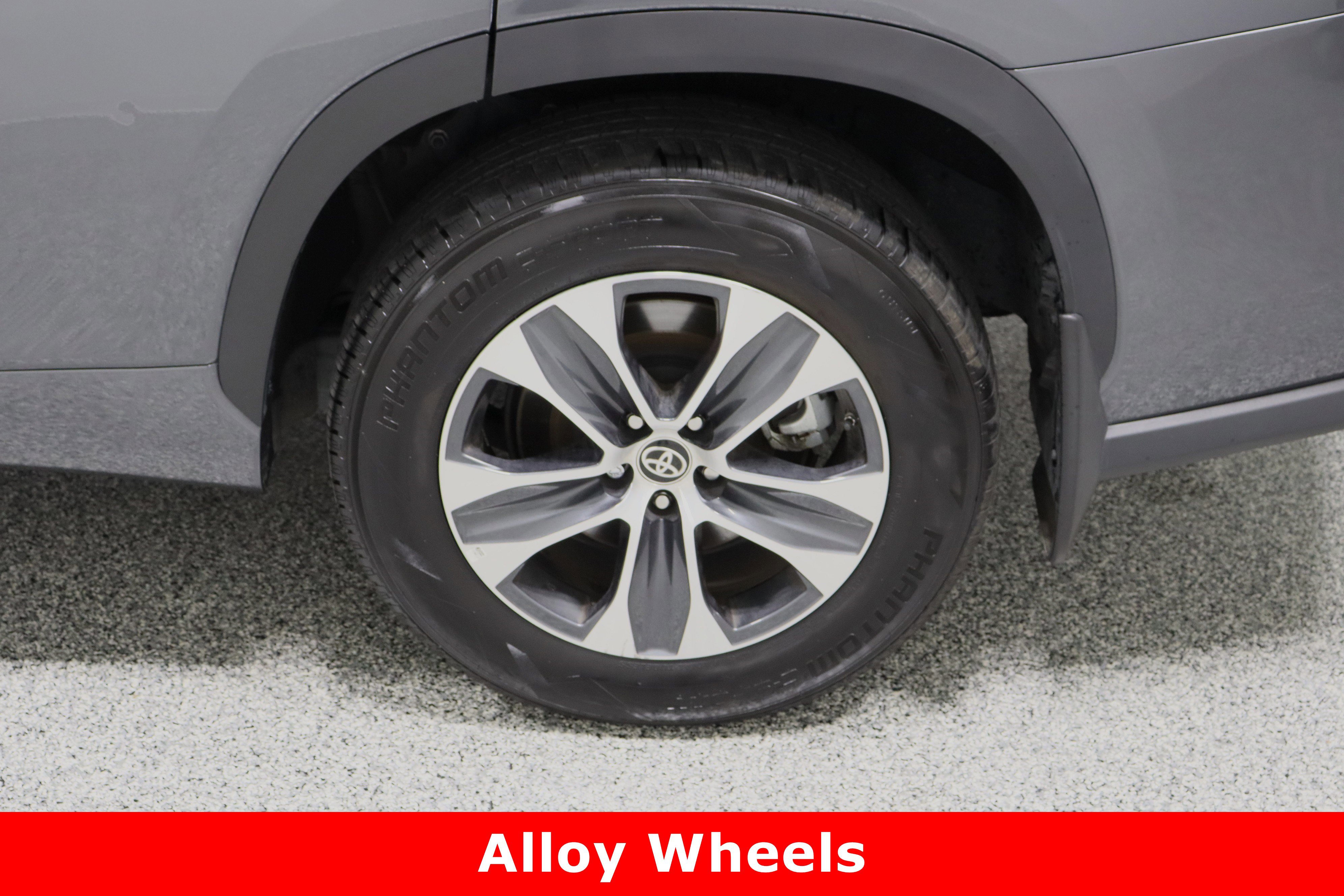 Used 2024 Toyota Highlander XLE image 10