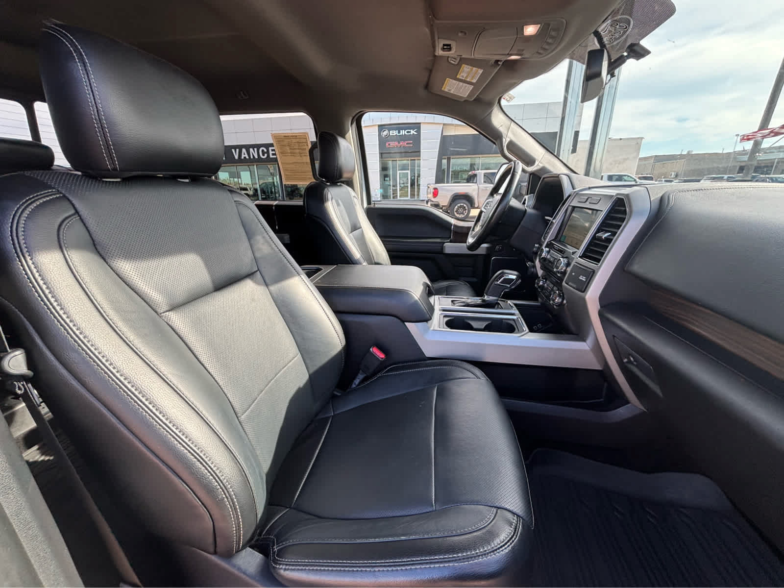Used 2017 Ford F150 Lariat w/ Equipment Group 501A Mid RWD image 12