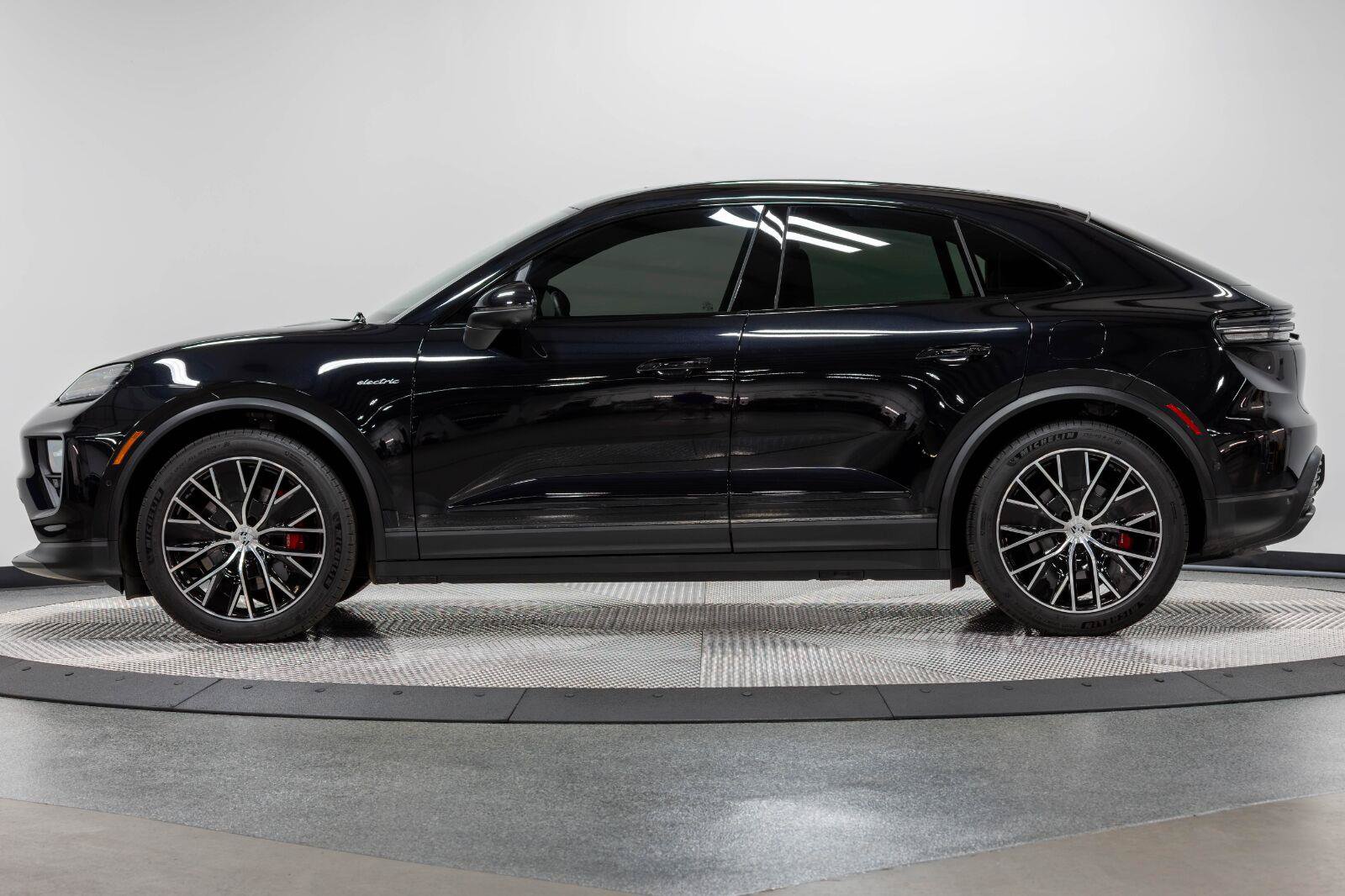 Used 2025 Porsche Macan 4S Electric AWD/4WD image 9